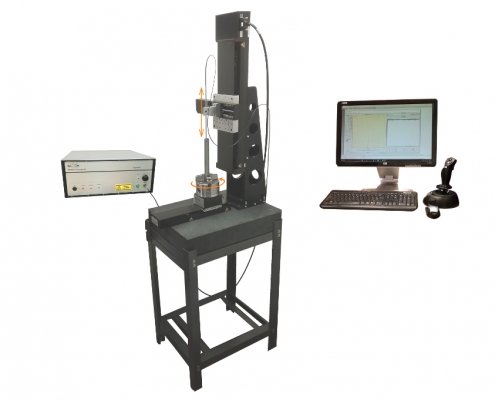 The TUBEINSPECT system comes with a Microcam-3D/-4D interferometer, an inspection station, and a PC